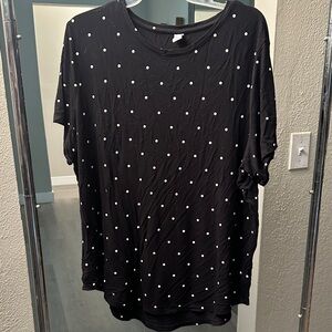 Old Navy Black and White Polka Dot Short Sleeve Tee